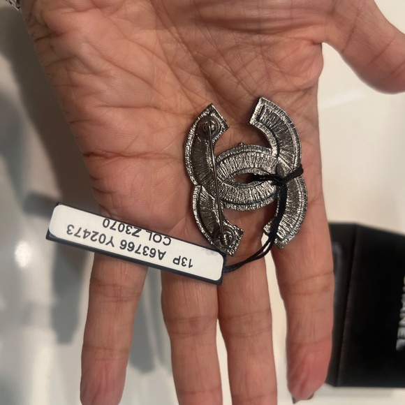 Authentic Chanel brooch - Picture 2 of 5